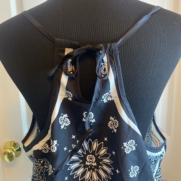 Women’s Black & White Bandana Print Halter Top XL & Cover-Up OS NWOT - Picture 4 of 10